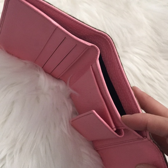 Auth Gucci hook gg  monogram wallet pink inside - Picture 6 of 7